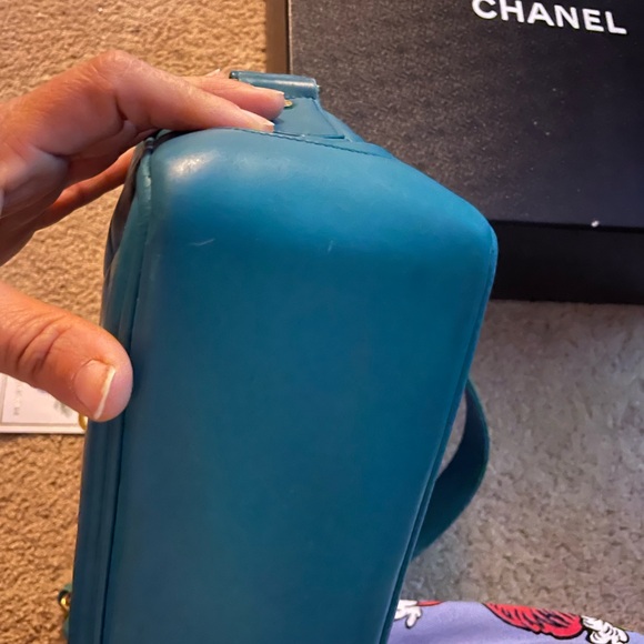 Vintage CHANEL Turquoise Quilted Vanity Handbag - Picture 5 of 15
